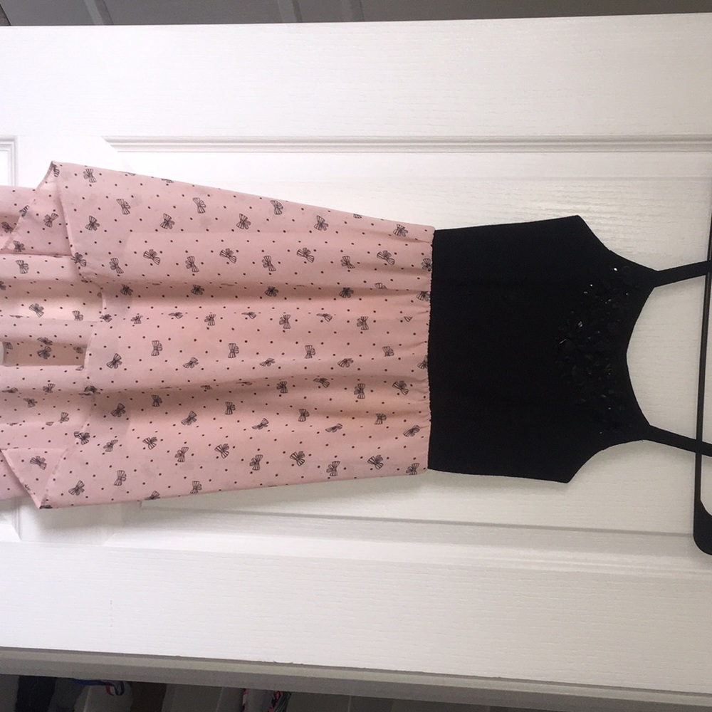 A very nice party dress to wear to any good party